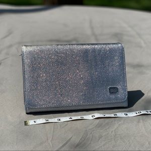 iT Cosmetics foldable makeup brush holder